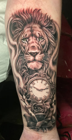 Lion with clock and rose.