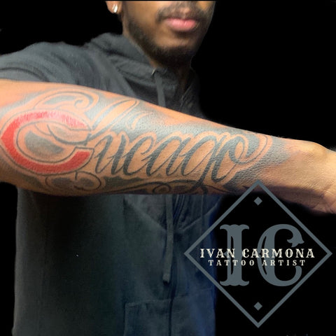 Chicago Calligraphy Tattoo In Black And Gray With Red Accent On The Forearm Tatuaje Caligrafia De Chicago En Negro Y Gris Con Acento Rojo En El Antebrazo