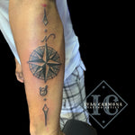 Compass Tattoo, Black And Gray On The Forearm Tatuaje De Brújula, Negro Y Gris En El Antebrazo