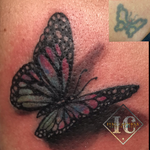 Realism Rework Tattoo Of A 3D Butterfly On The Shoulder Retrabajar El Tatuaje De Una Mariposa De Realismo Tridimensional Con Colores Rosa Púrpura Azul Y Verde En El Hombro<br>